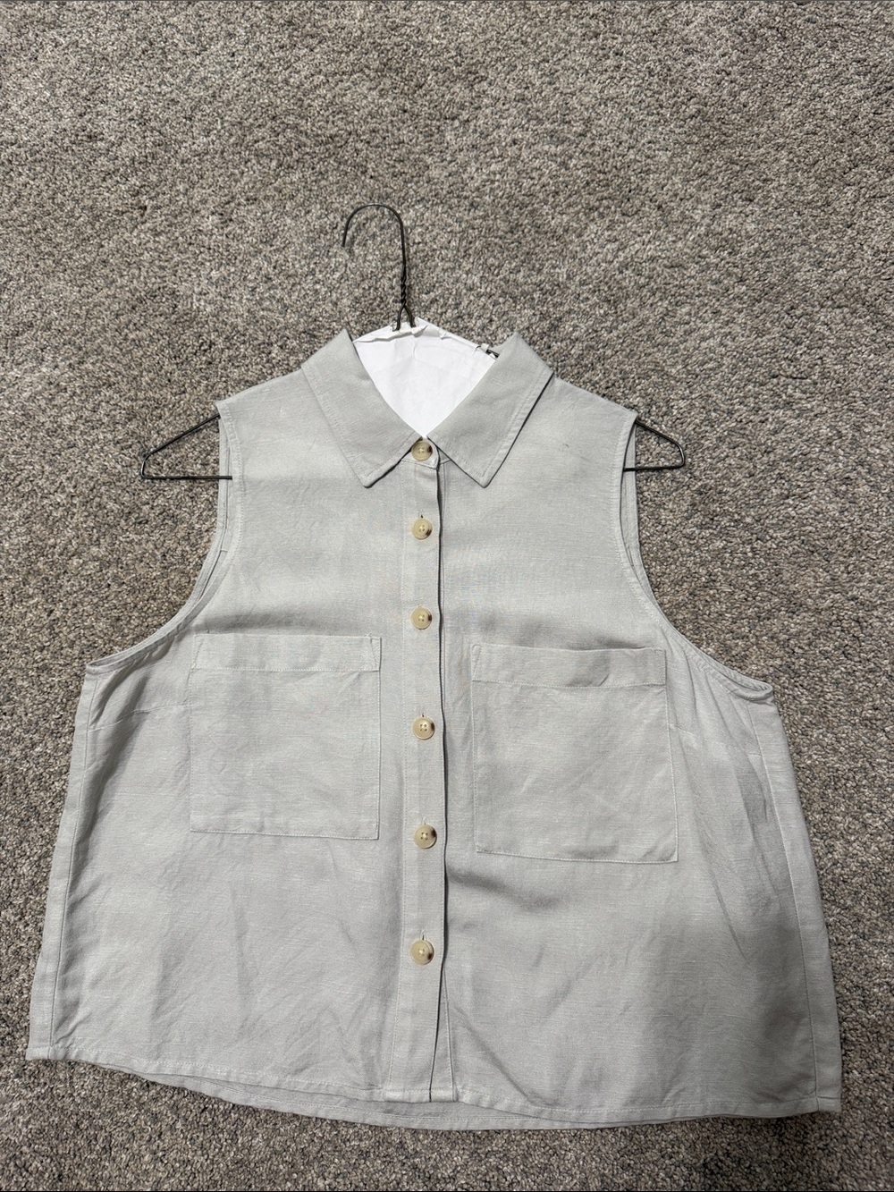 LOFT Sleeveless Button-Front Shirt in Light Gray